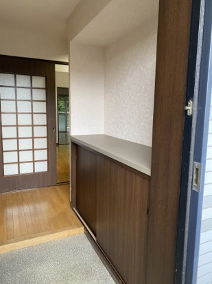 ロイヤル谷津の玄関|※別部屋参考写真です