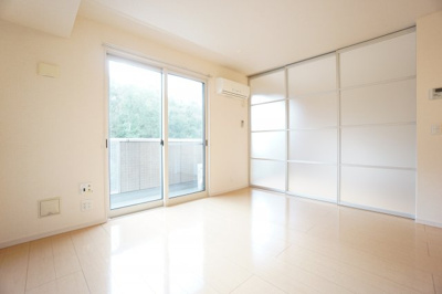 【居間・リビング】 | スプリングフォレストＢ | ※同物件、同タイプ、間取り反転のお部屋です