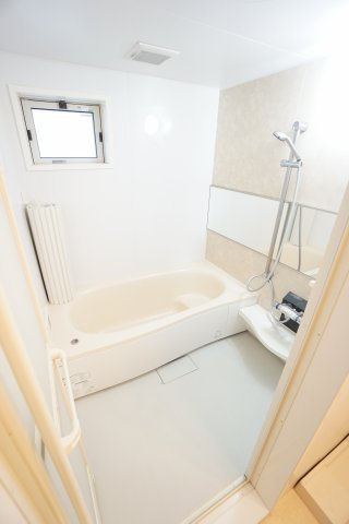 【浴室】 | スプリングフォレストＢ | ※同物件、同タイプ、間取り反転のお部屋です