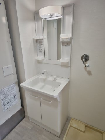 ヒルズシティ寝屋川の洗面所|明るい洗面所です