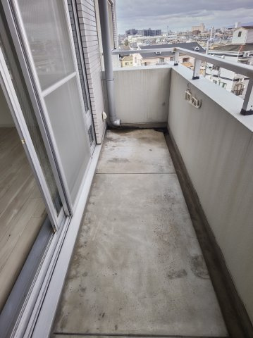 ヒルズシティ寝屋川のバルコニー|お洗濯にも便利なバルコニー付き