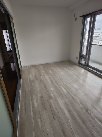 ヒルズシティ寝屋川の洋室