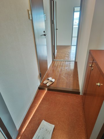 ヒルズシティ寝屋川の玄関|収納もある玄関です