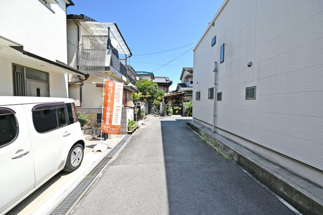 尼崎市上ノ島町1丁目中古戸建│3SLDK+駐車1台可の前面道路含む現地写真|前面道路は南側に約4ｍ幅です。