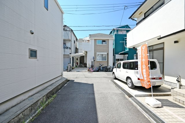 尼崎市上ノ島町1丁目中古戸建│3SLDK+駐車1台可の前面道路含む現地写真|前面道路は南側に約4ｍ幅です。