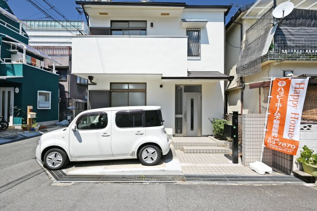 尼崎市上ノ島町1丁目中古戸建│3SLDK+駐車1台可の外観|リフォーム済みのため、きれいな室内で新生活をスタートできます。水まわりや内装などが整えられ、快適で暮らしやすい戸建です。