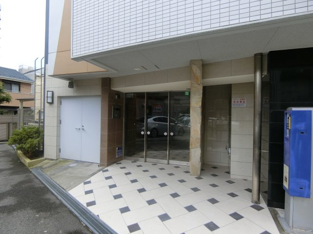SERENiTE千里丘のエントランス
