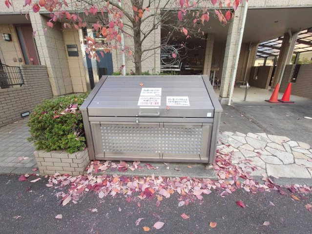 メゾンヴィトライユのその他共用部分|★入居者専用ゴミ置場★