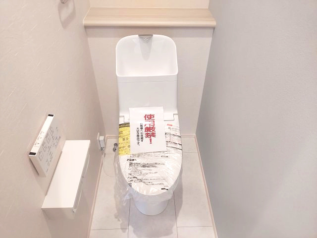 宝塚市中山台2丁目新築一戸建のトイレ|2階トイレ　温水洗浄便座付き