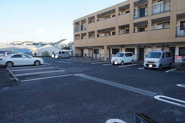 グラン　ボヌール　Ⅰの駐車場
