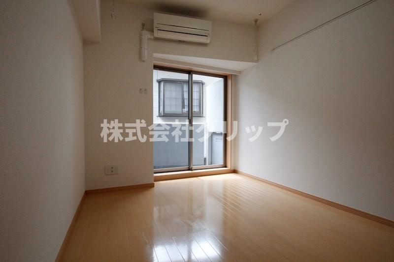 横浜市神奈川区大口通の賃貸マンションの居間・リビング