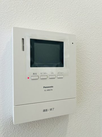 京橋第二コーポの防犯設備|来客時に姿を確認できるモニタ付きインターホン。