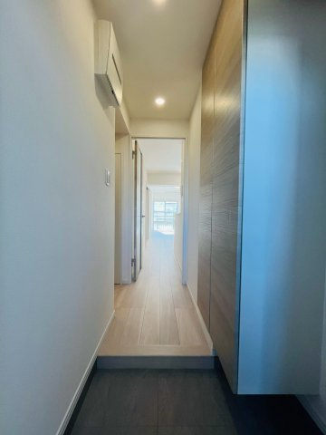京橋第二コーポの玄関|各お部屋へとへと続く廊下です。