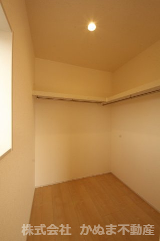 Livele Garden.S　栃木都賀町平川第３の収納|〇ウォークインクロゼット〇
２F8帖寝室の収納です。/2026.8.17撮影
