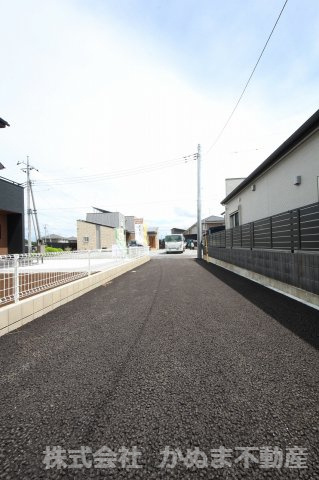 Livele Garden.S　栃木都賀町平川第３の前面道路含む現地写真|〇私道〇
前面道路から１号棟への私道です。/2026.8.17撮影