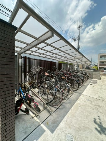 LINDEN PLACEの駐車場
