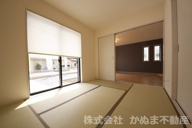 Livele Garden.S　栃木都賀町升塚第2の和室|〇洋風和室〇
窓には障子紙仕様のブラインドがついています。/2026.8.17撮影