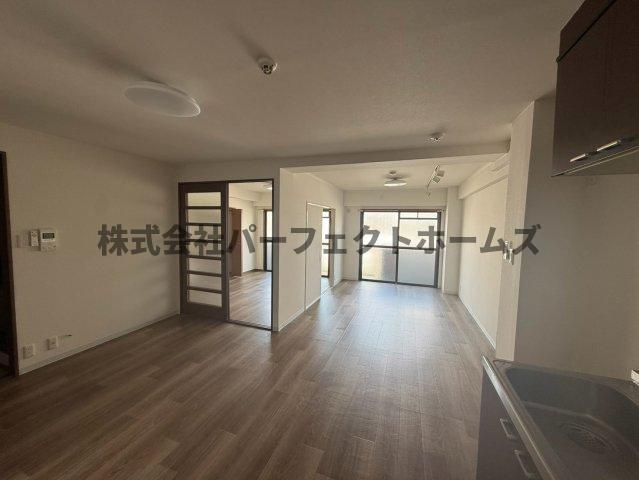 ハウスホルドの居間・リビング|こちらの居間で趣味の時間をお楽しみください