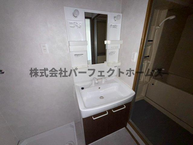 ハウスホルドの独立洗面台|独立洗面化粧台が付いています
