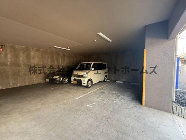 ハウスホルドの駐車場|駐車スペースもあります