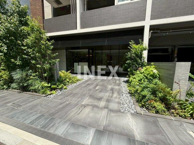横浜市南区高根町１丁目の賃貸マンションのエントランス