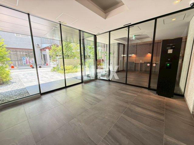 横浜市南区高根町１丁目の賃貸マンションのエントランス
