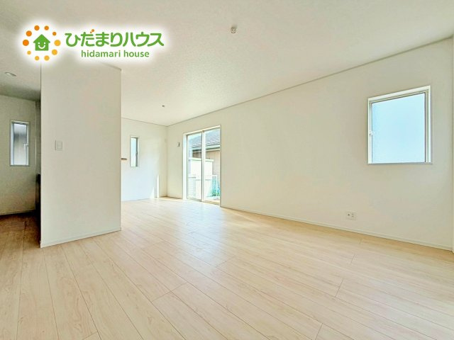 【居間・リビング】 | 小美玉市羽刈第3　新築戸建　3号棟 | 開放感あるLDKを確保！家族が集まるリビングはゆったり過ごしリフレッシュする場として居心地の良い空間にしたいですね。