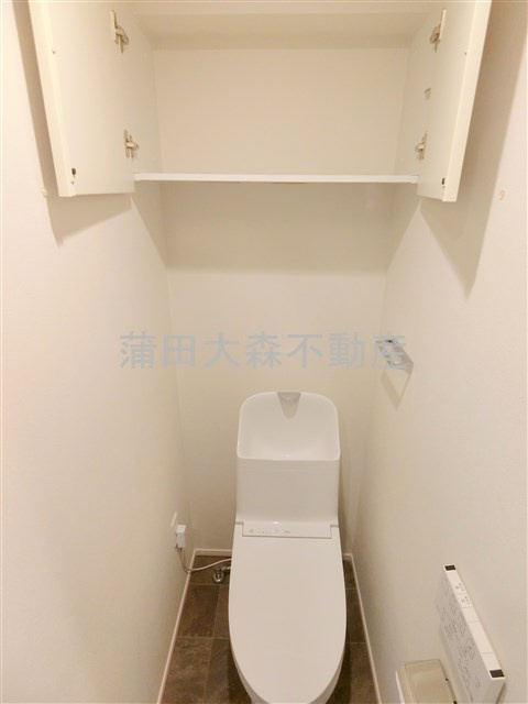 エスジーコート蒲田のトイレ|棚収納と温水洗浄便座付きのトイレ