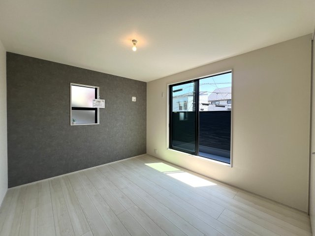 ワタシ的☆戸建にあったら嬉しい設備！TOP３のシューズインクローゼット・床暖房・並列できる駐車場！全部ある！憧れ物件◎しかも南東向きでめちゃくちゃ明るいんだなあ。な【青葉区大場町新築戸建】の洋室|洋室です