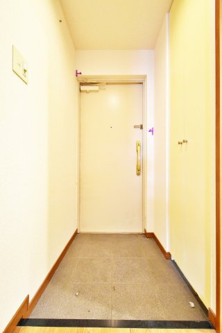 ピュアファースト花園の玄関