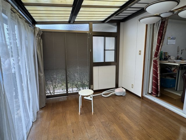 阪南市緑ヶ丘３丁目　中古戸建の居間・リビング|設計事務所として利用