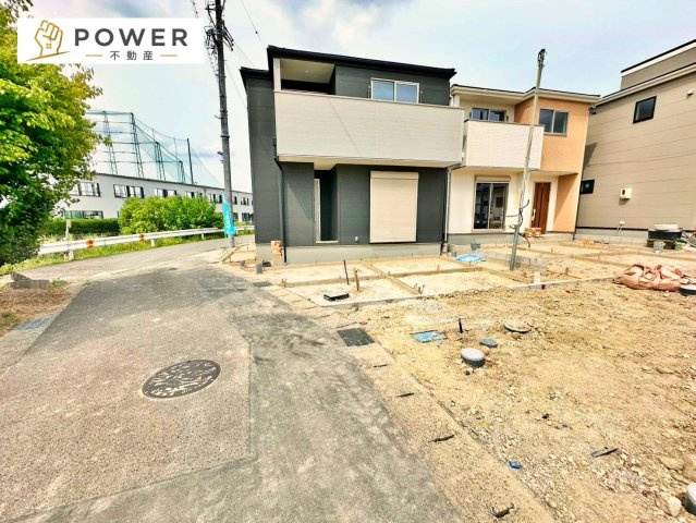 リーブルガーデン　豊明市阿野町第８の前面道路含む現地写真|十分な幅が確保されており、車の出し入れもスムーズ。お子様の送り迎えなど、日常の動作も快適に行えます。									
									