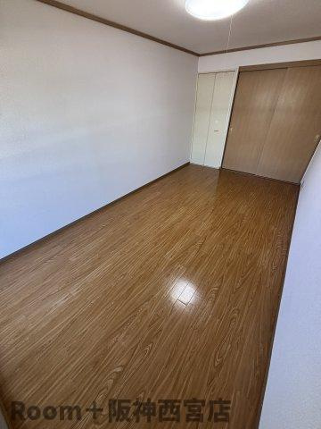 ソレイユの洋室