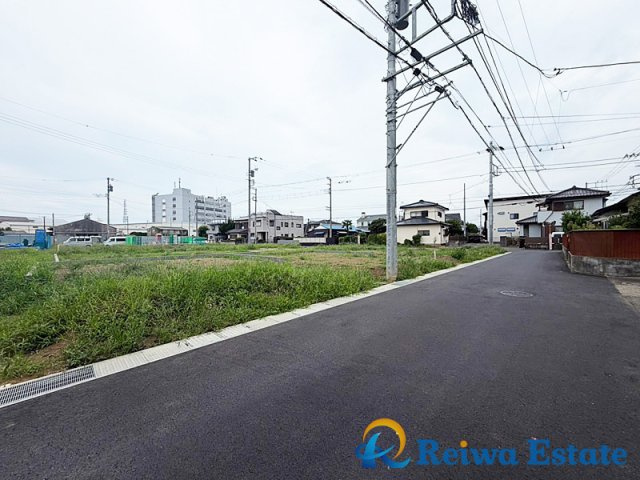 売地　茅ヶ崎市円蔵の前面道路含む現地写真
