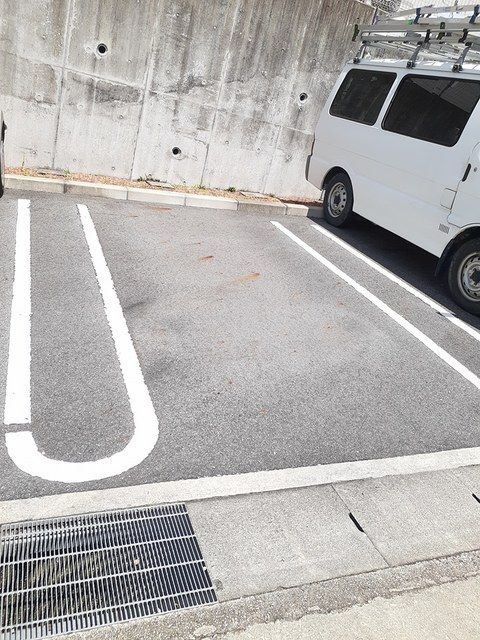 ルミナスＡの駐車場