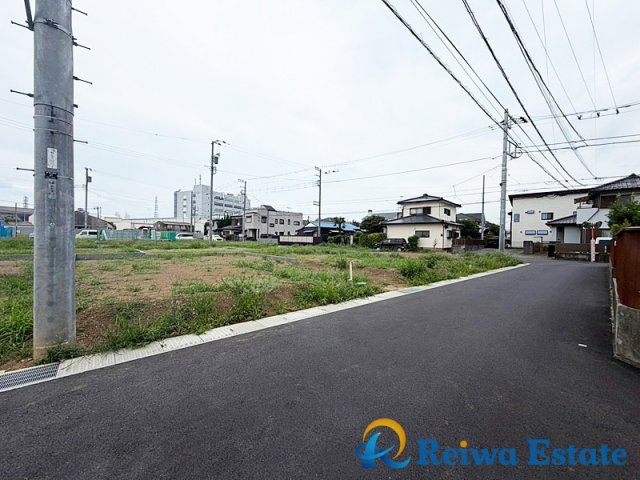 売地　茅ヶ崎市円蔵の前面道路含む現地写真