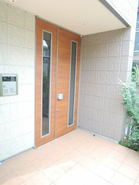 ＷＯＯＤ－ＢＥＬＬ学芸大学のエントランス