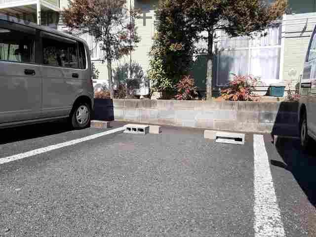 しいの木ハウスの駐車場|駐車スペースもあります
