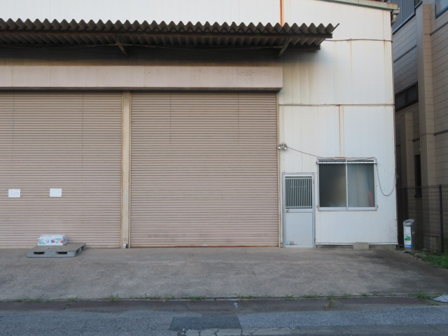 川口市上青木西４丁目の倉庫|向かって右区画のみ