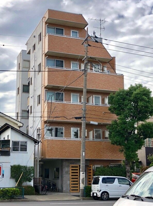 ロイヤルコーポ鹿浜の外観