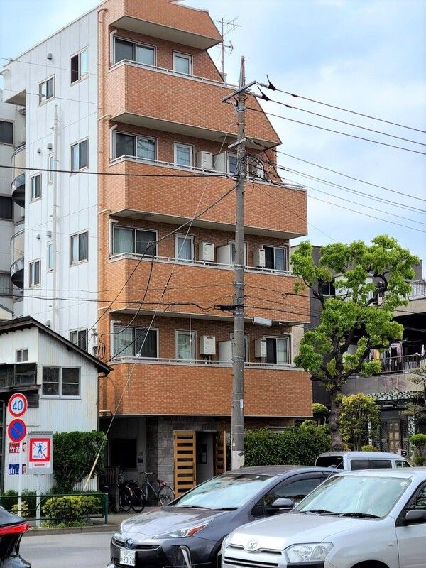 ロイヤルコーポ鹿浜のエントランス