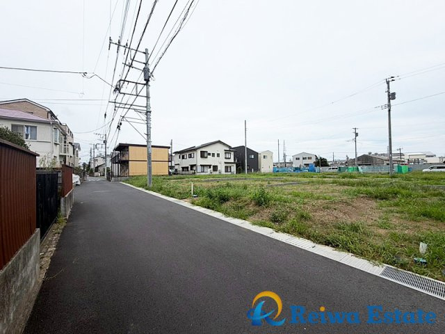 売地　茅ヶ崎市円蔵の前面道路含む現地写真
