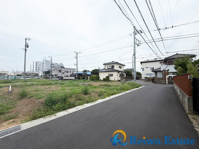 売地　茅ヶ崎市円蔵の前面道路含む現地写真