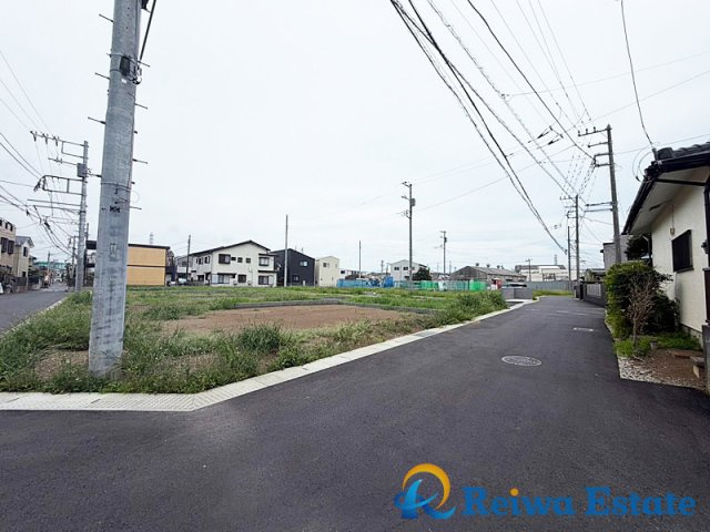 売地　茅ヶ崎市円蔵の前面道路含む現地写真