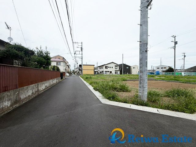 売地　茅ヶ崎市円蔵の前面道路含む現地写真