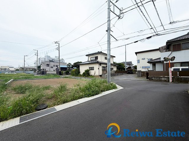 売地　茅ヶ崎市円蔵の前面道路含む現地写真