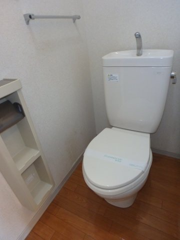 グランドソレーユＢ棟のトイレ|退去前なので以前の写真です