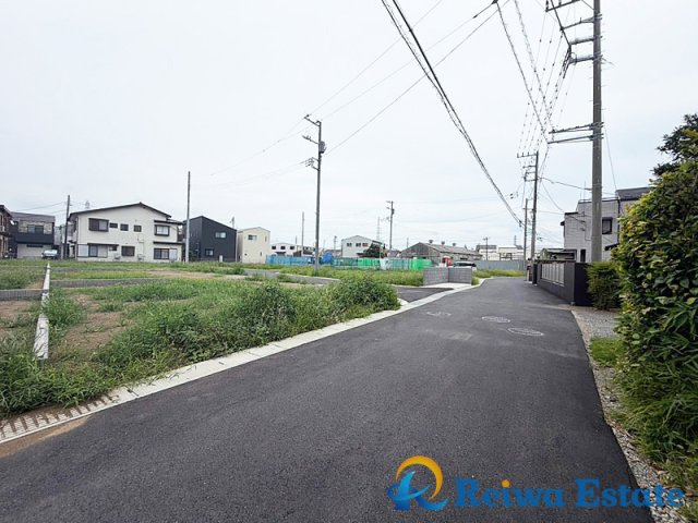売地　茅ヶ崎市円蔵の前面道路含む現地写真
