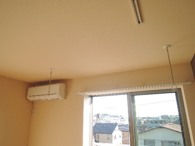 メゾン冨士のその他|雨の日も安心　室内物干フック