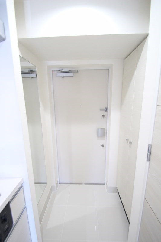 横浜市西区浅間町３丁目の賃貸マンションの玄関